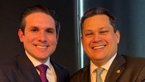 O presidente da Câmara dos Deputados, Hugo Motta, ao lado do presidente do Senado, Davi Alcolumbre