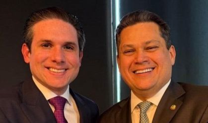 O presidente da Câmara dos Deputados, Hugo Motta, ao lado do presidente do Senado, Davi Alcolumbre