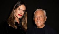 Alessandra Ambrosio lamenta morte de Giorgio Armani: "Mentor"