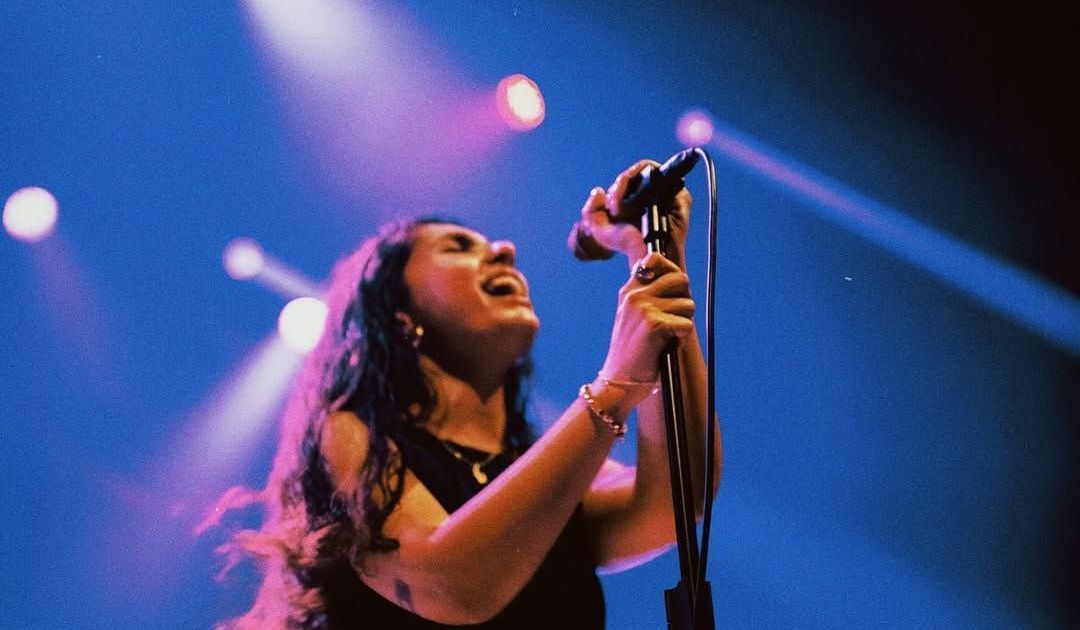 Alessia Cara cancela shows no Brasil: “Tristeza e decepção”