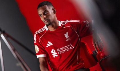 Alexander Isak com a camisa do Liverpool