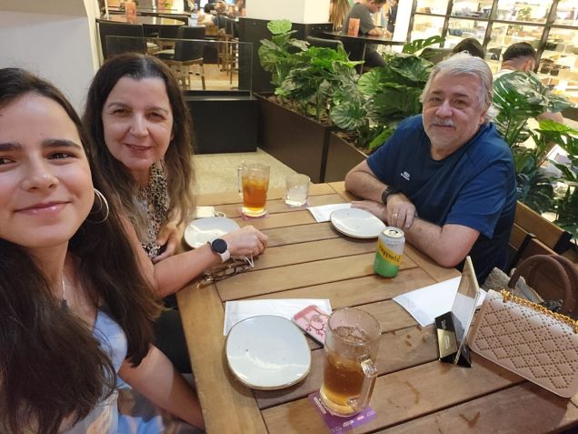 Alexandre Faro with his wife and youngest daughter • Personal Archive/Alexandre Faro