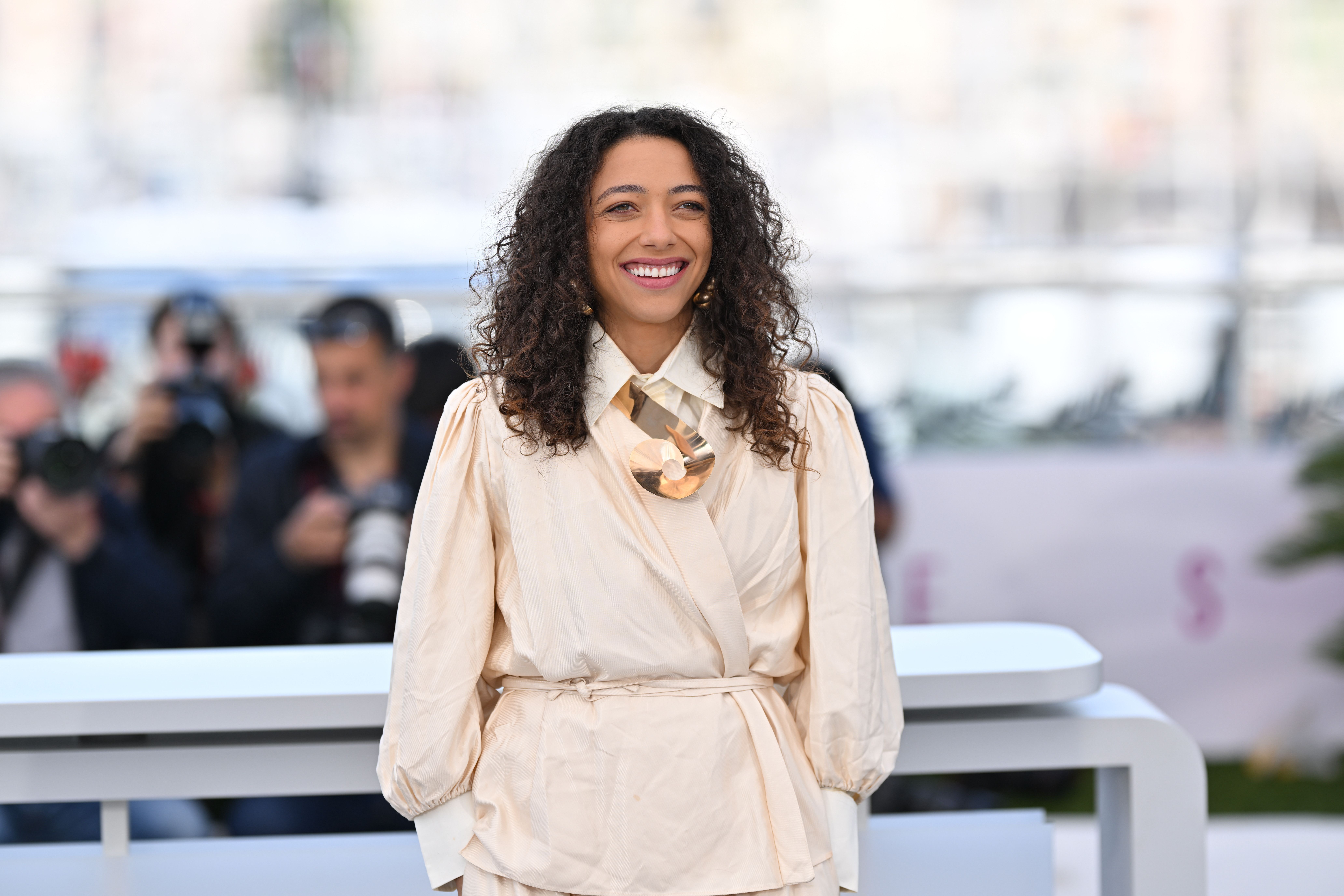 Alice Carvalho na divulgação de "O Agente Secreto" no Festival de Cannes 2025