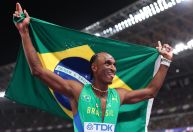 Alison dos Santos conquista medalha de prata no Mundial de Atletismo