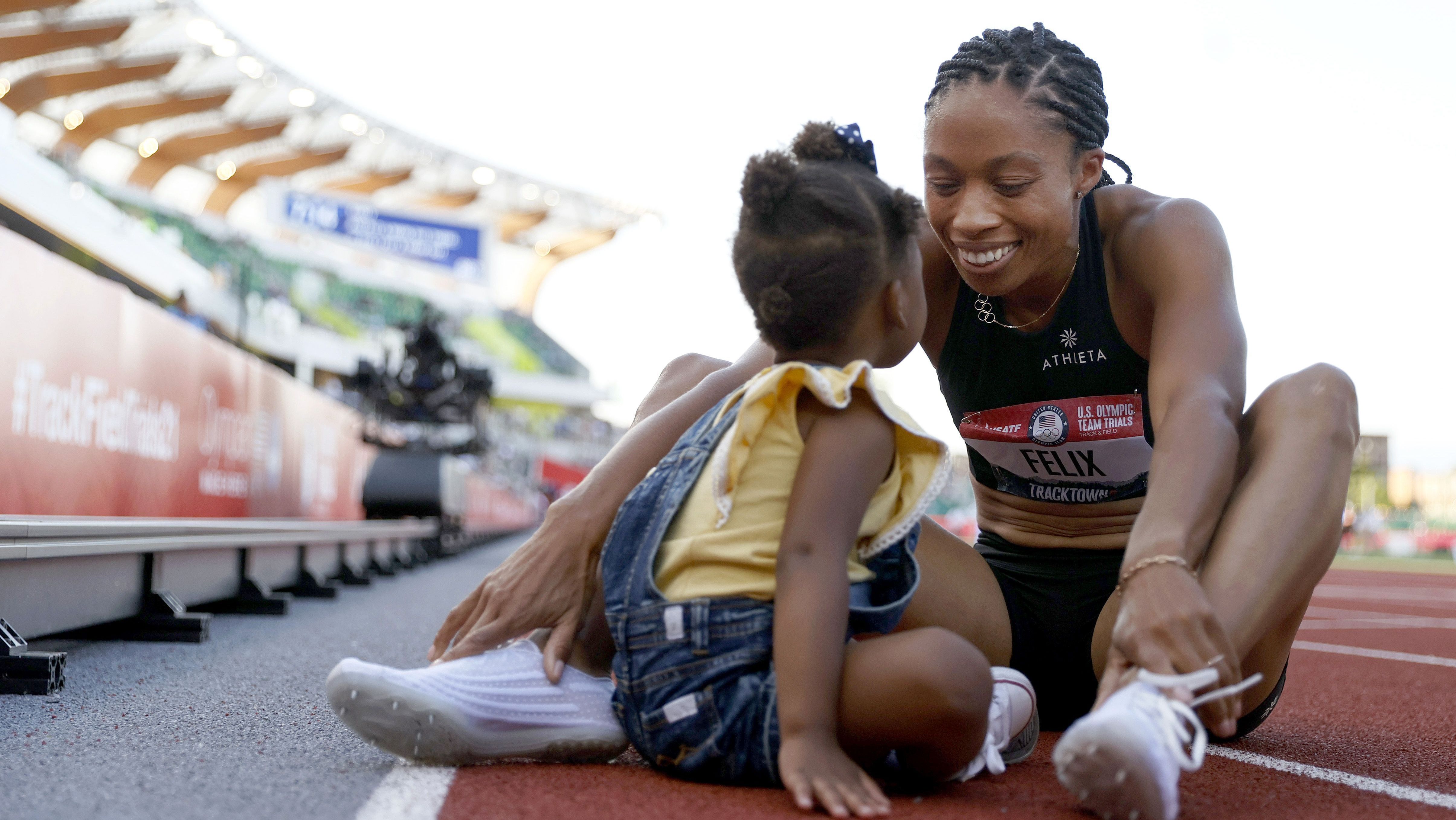 Allyson Felix e sua filha Camryn nas classificatórias para as Olimpíadas de 2020