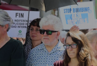 Almodóvar é visto durante protesto contra morte de crianças em Gaza; veja