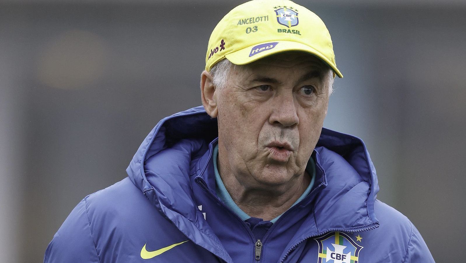 Carlo Ancelotti durante treino da Seleção Brasileira na Granja Comary, em preparação para enfrentar a Bolívia