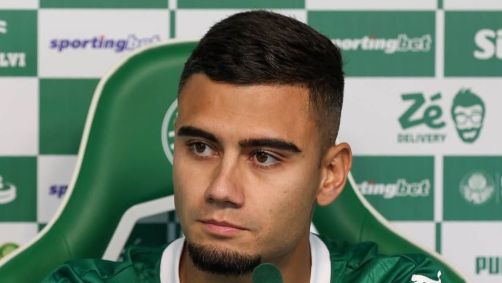 O jogador Andreas Pereira é apresentado como mais novo atleta do Palmeiras