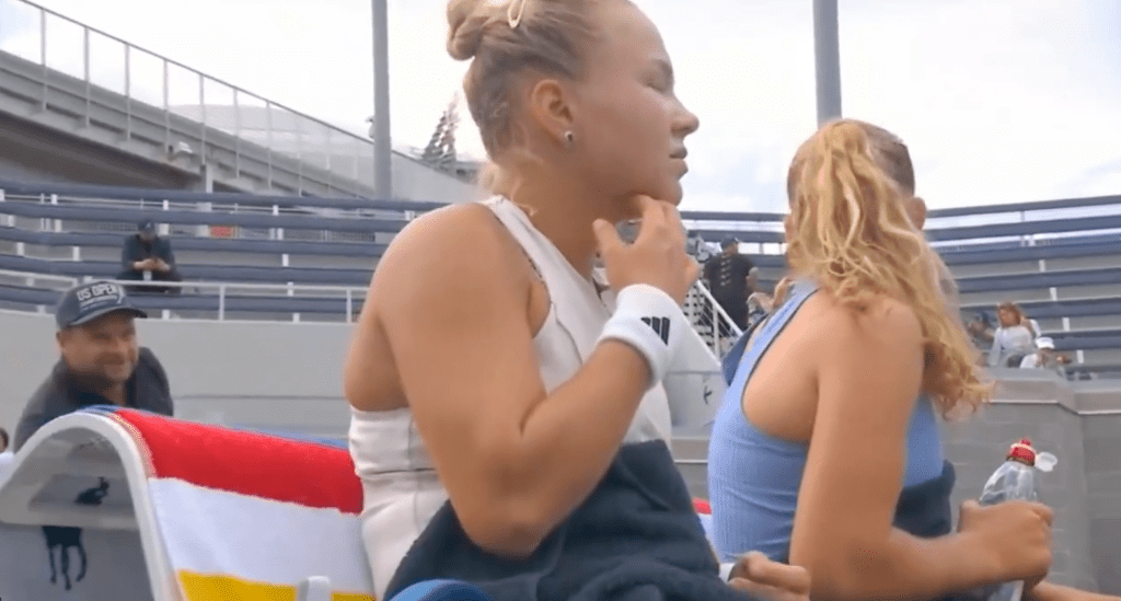 Andreeva desconfortável em interação inusitada com fã no US Open