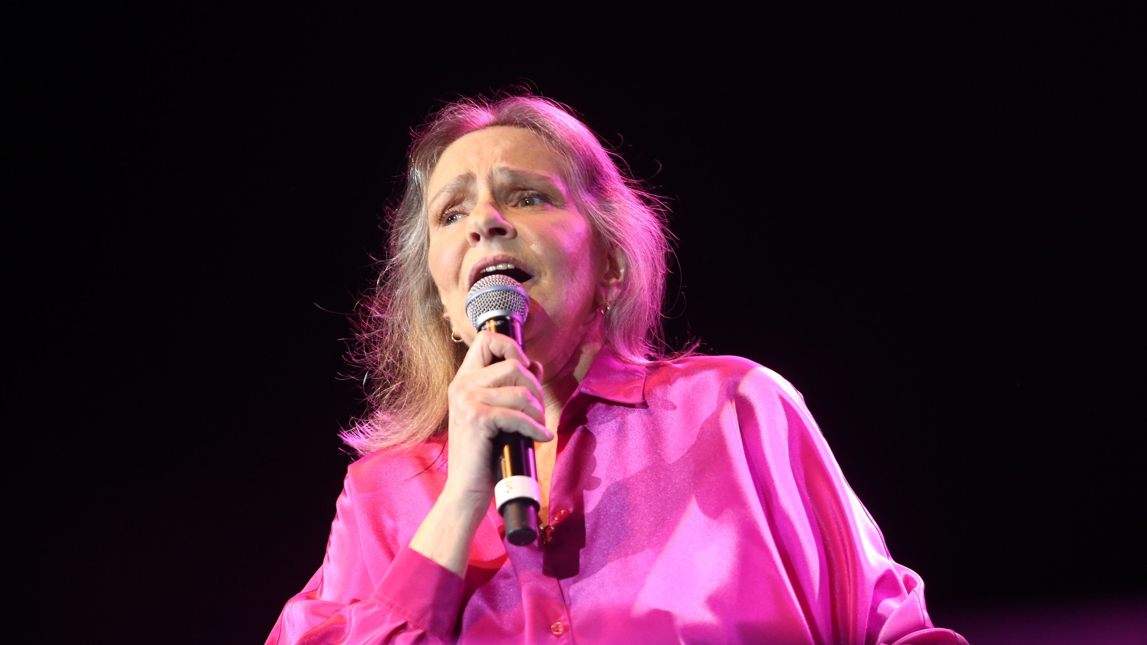 Cantora, compositora e pianista Angela Maria Diniz Gonsalves, mais conhecida como Angela Ro Ro, se apresenta durante o Show de Verão da Mangueira, no HSBC Tom Brasil, na zona sul de São Paulo, em 2016