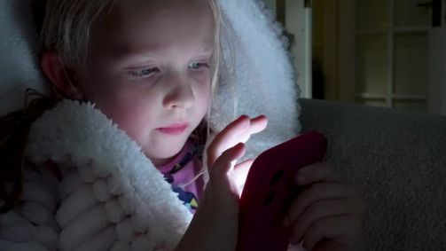 Aplicativo de smartphone com IA visa ajudar os pais a manter os filhos seguros online