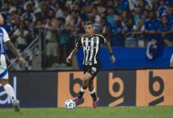 Arana é expulso por agressão em derrota do Atlético-MG para Cruzeiro; veja