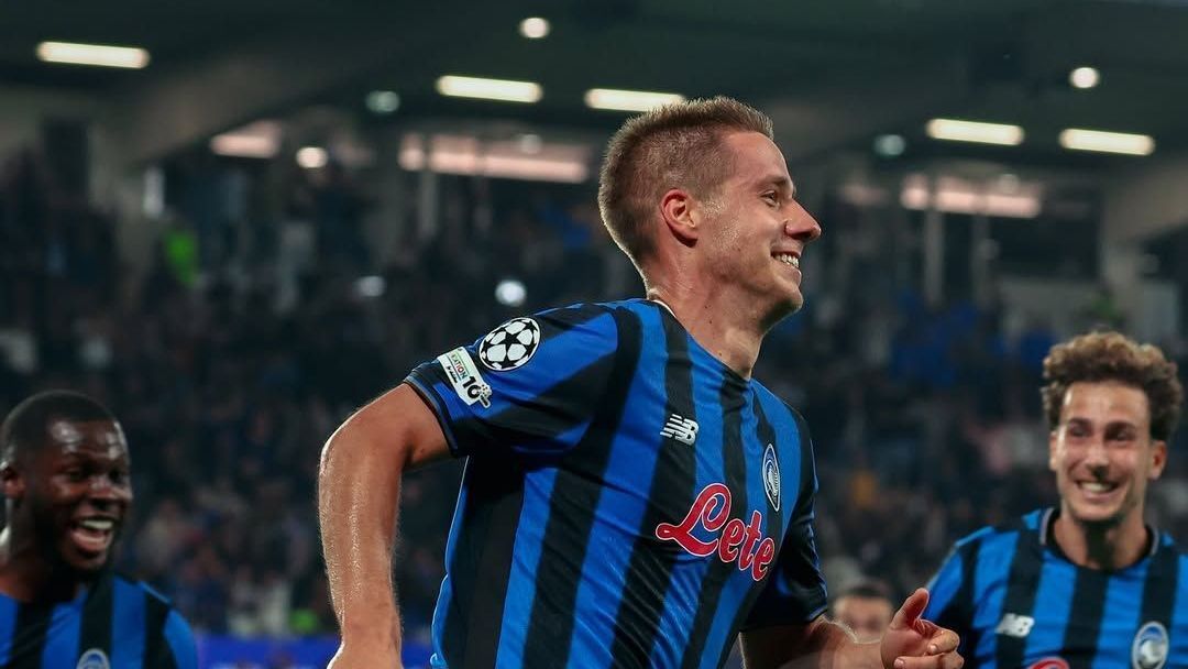 Jogadores da Atalanta comemoram gol da vitória contra o Brugge
