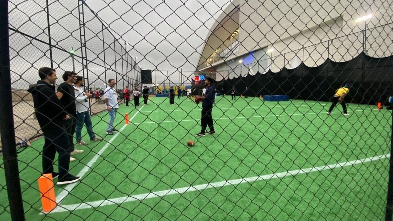 Ativação para torcida simula treino na NFL