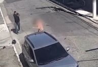 Vídeo: homem atropela assaltante em SP, mas leva dois tiros em seguida