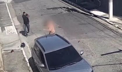 Vídeo: homem atropela assaltante em SP, mas leva dois tiros em seguida