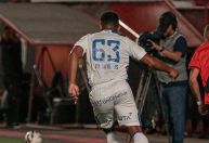 Golaço "diferente" marca jogo entre Atlético-GO e Avaí na Série B; veja