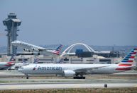 Avião freia bruscamente, aborta decolagem e evita acidente em Los Angeles