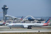 Avião freia bruscamente, aborta decolagem e evita acidente em Los Angeles