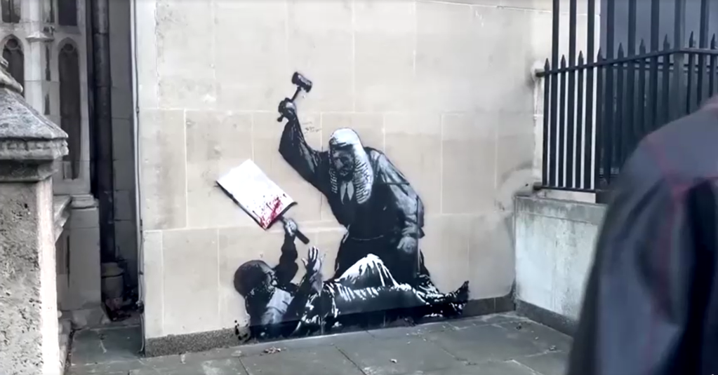 Mural de Banksy é apagado de tribunal em Londres após polêmica
