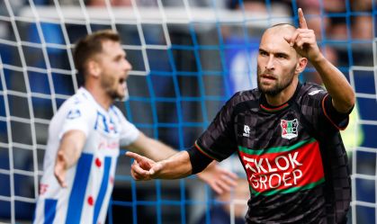Ex-atacante da Holanda se aposenta após sofrer parada cardíaca em campo