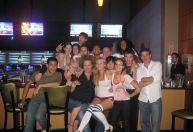 Blake Lively celebra 18 anos de "Gossip Girl" com fotos dos bastidores