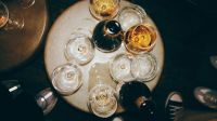 Polícia investiga intoxicação por metanol após grupo beber gin importado