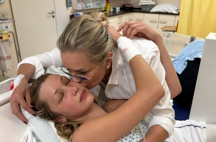 Bella Hadid foi internada por complicações da doença de Lyme • Instagram/Yolanda Hadid