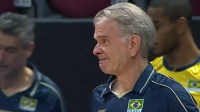 Bernardinho chora por perda da mãe em jogo do Brasil no Mundial de Vôlei