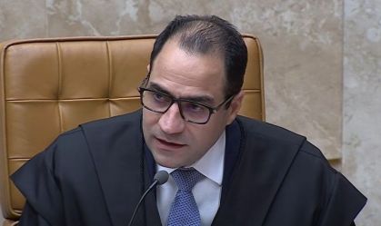 A democracia é inegociável, diz presidente da OAB em posse no STF