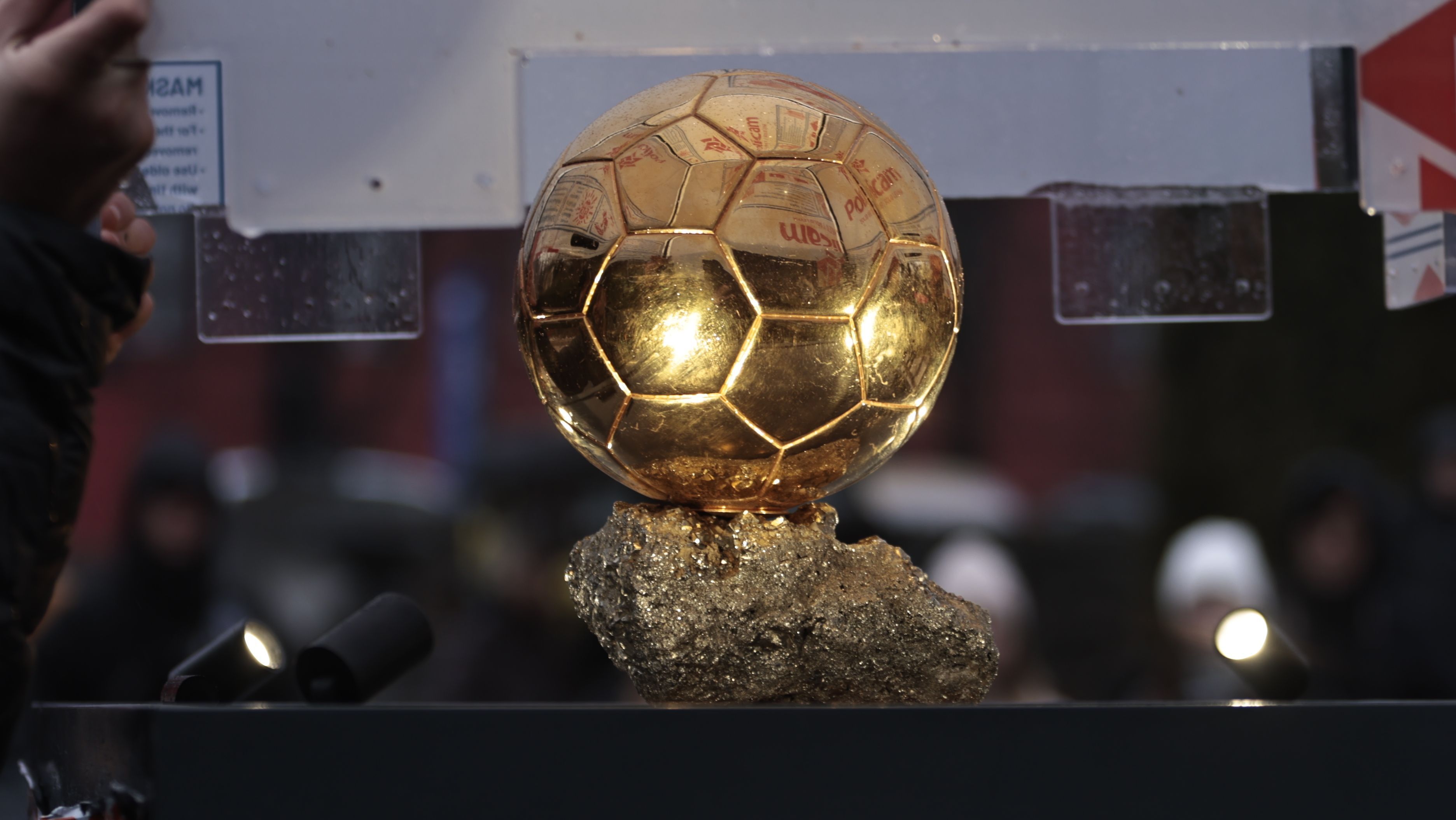 Bola de Ouro: saiba peso, quanto custa o troféu e como ele é feito
