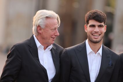 O ex-tenista Björn Borg ao lado de Carlos Alcaraz durante ensaio de fotos para a Laver Cup