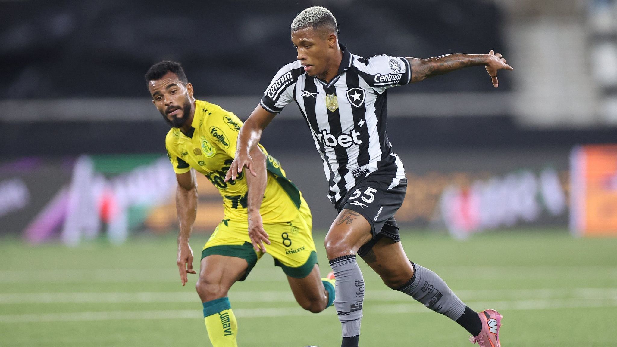 Botafogo tem apagão no 2º tempo e leva empate do Mirassol no Brasileirão