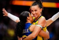Brasil se impõe, bate França e vai à semifinal do Mundial Feminino de Vôlei