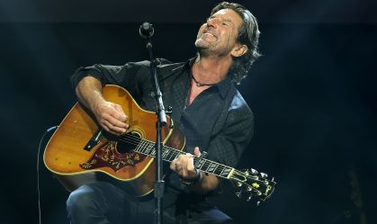 Compositor vencedor do Grammy morre em acidente de avião nos EUA