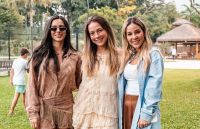 Bruna Biancardi posa com Carol Dantas, ex de Neymar