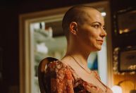 Público terá que raspar a cabeça para ver novo filme de Emma Stone