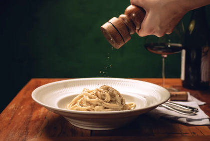 Segredo do cacio e pepe perfeito rende Ig Nobel a jovens físicos