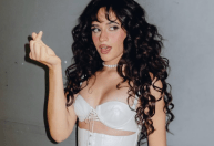 Camilla Cabello faz retrospectiva de apresentação no Brasil: "Em casa"