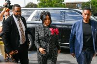 Cardi B comparece em tribunal para argumentos finais em processo civil