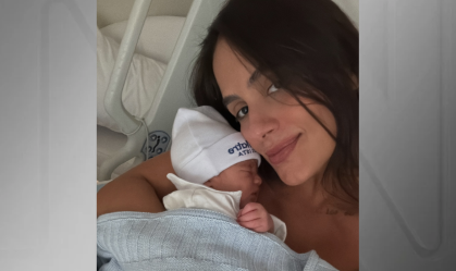 Carol Peixinho compartilha selfie com o filho Bento: "Nosso grude"