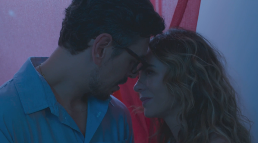 Renato and Heleninha are flirting with "Vale Tudo" • Reproduction/Globeplay