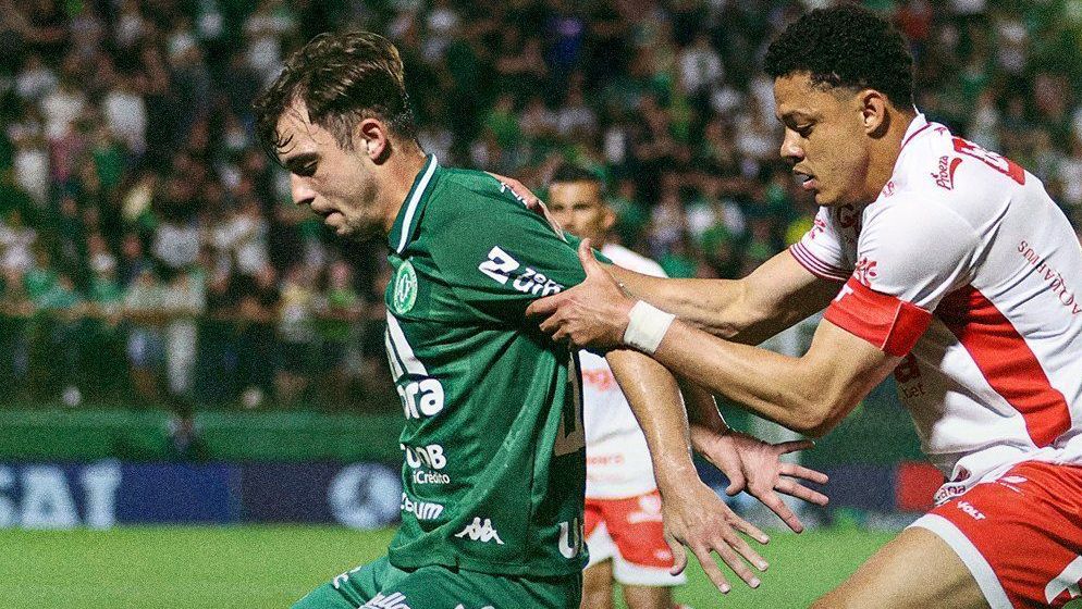 Jogo entre Chapecoense e Vila Nova, pela Série B