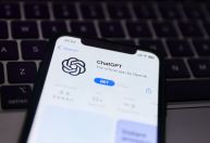 Pais poderão controlar ChatGPT dos filhos em breve, diz OpenAI