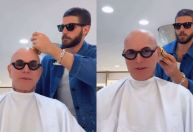 Chay Suede inverte papéis e raspa a cabeça de seu cabeleireiro; veja