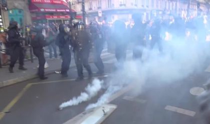 Manifestantes entram em confronto com a polícia na França