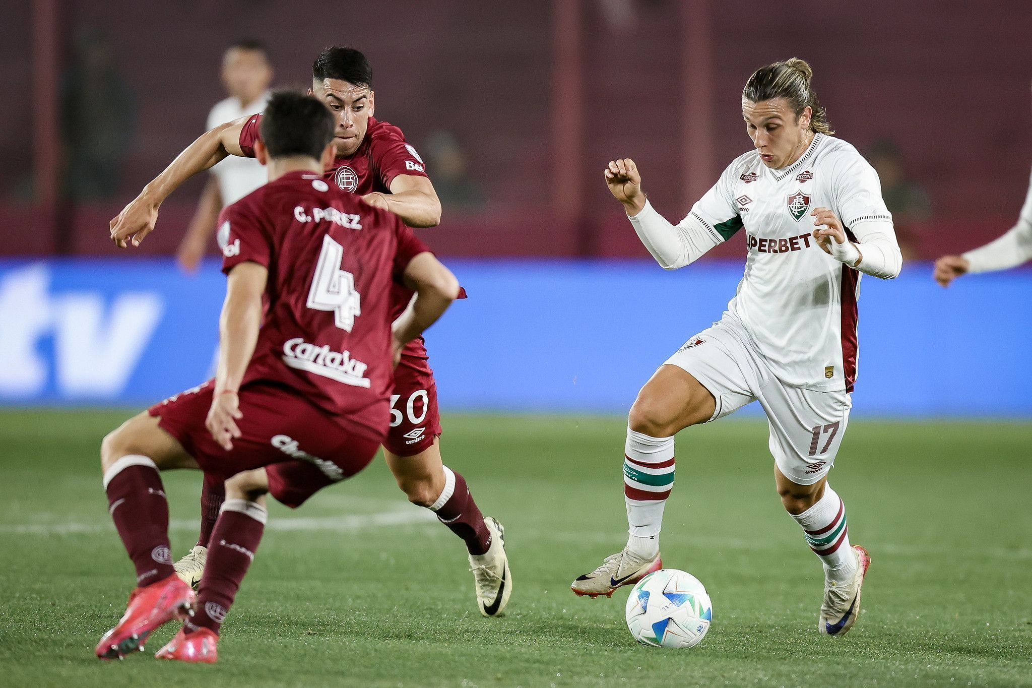 Lance de Lanús x Fluminense, pelas quartas de final da Copa Sul-Americana