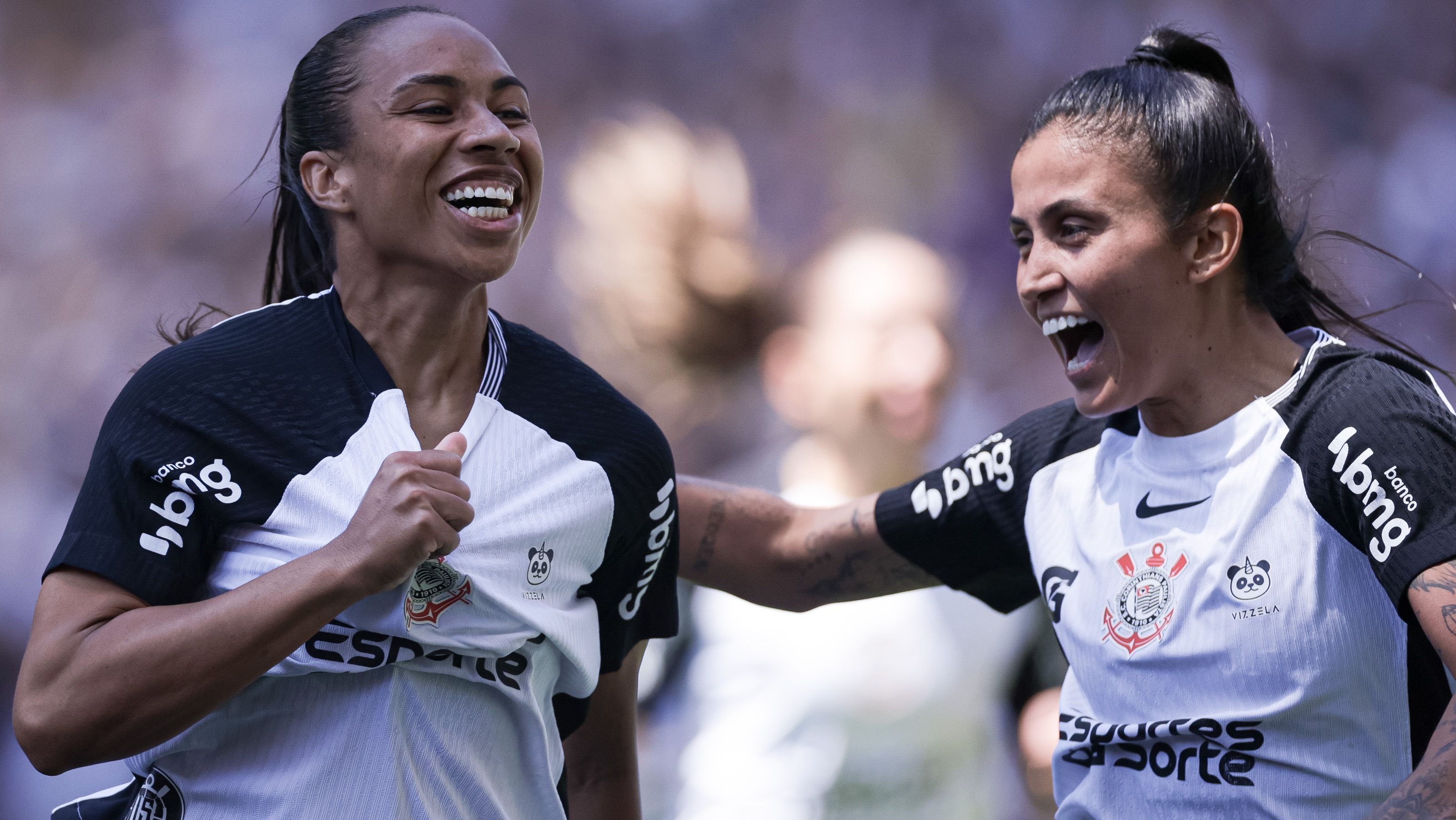 Jogadoras do Corinthians comemoram gol sobre o Cruzeiro na final do Brasileirão Feminino