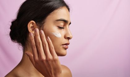 Cremes com agulhas? Entenda a nova obsessão de skincare