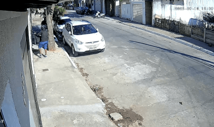 Câmeras flagraram falsos entregadores que mataram mulher em MG; veja